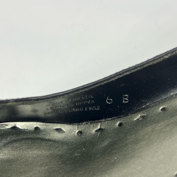 BCBG Black Leather Heals - Picture 6 of 9